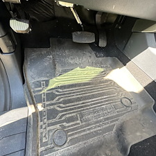 Does-Your-Truck-Still-Turn-Heads-or-Just-Haul-Dust-Ford-F-350-Detailed-in-Orlando-FL 14